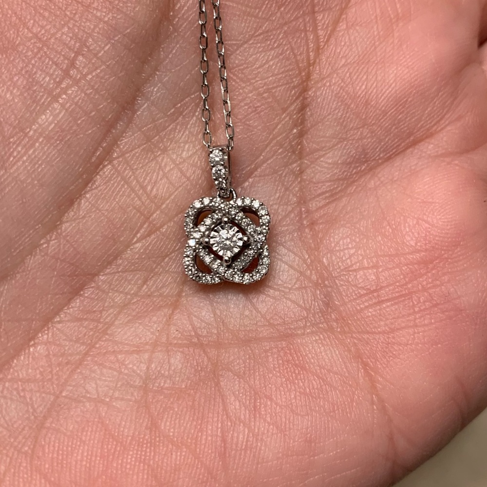 Center of me 1/5ct with 10k white gold
